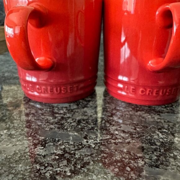 New Le Creuset Stoneware Set of 2 Cerise Red 12oz Mugs Dishwasher Safe No Chip - Picture 4 of 9